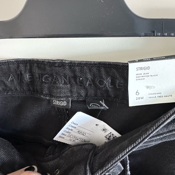 NWT American Eagle Black Mom Jeans - Picture 5 of 8